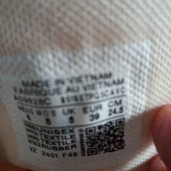 Converse- Chuck Taylor Allstar- High Tops- Women's SZ 8- NWOT - Picture 7 of 8